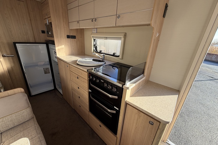 Elddis  Avante 636