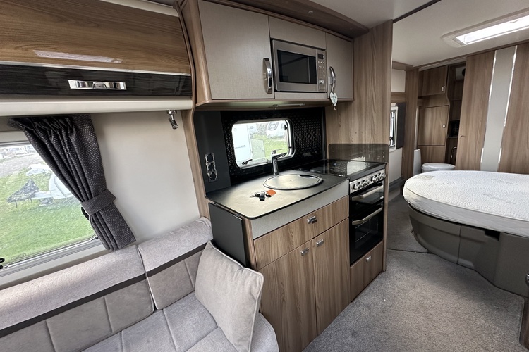 Swift Elegance 580